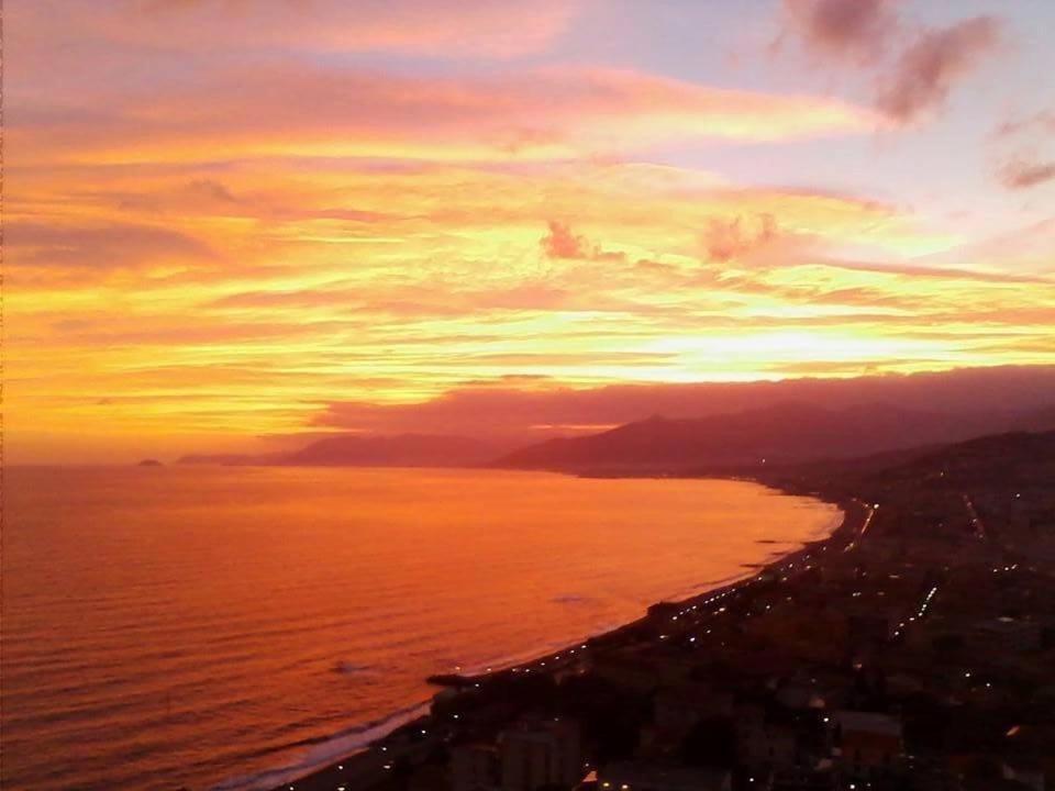 Al Castello Affittacamere Pietra Ligure Exterior foto