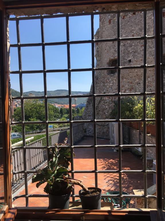 Al Castello Affittacamere Pietra Ligure Exterior foto